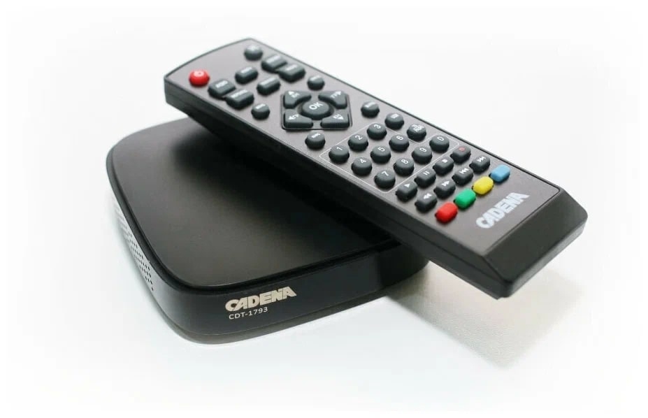 Ресивер DVB-T2 Cadena CDT-1793 черный